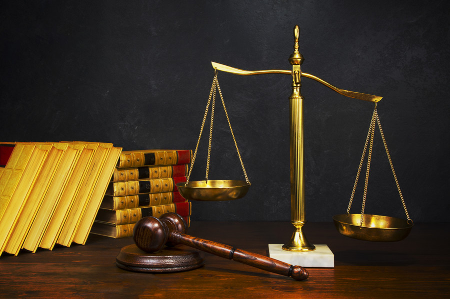上海職務犯罪律師視角：江西一看守所“95后”輔警主動投案的法律思考
