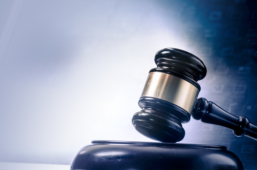 上海刑事案件律師解析：自行辯護還是請律師代理？